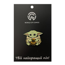 Металлический значок (пин) Star Wars: The Mandalorian: Grogu w/ Ewok Toy, (11079)